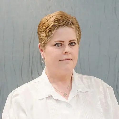 laura receptionist